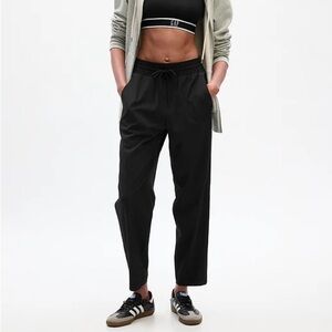 Gap GapFit High Rise Runaround Pants in Black